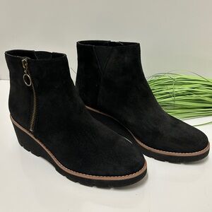 Vionic Hazal Bootie Wedge Heel Black Suede Side Zip Ankle Boots Size 8.5